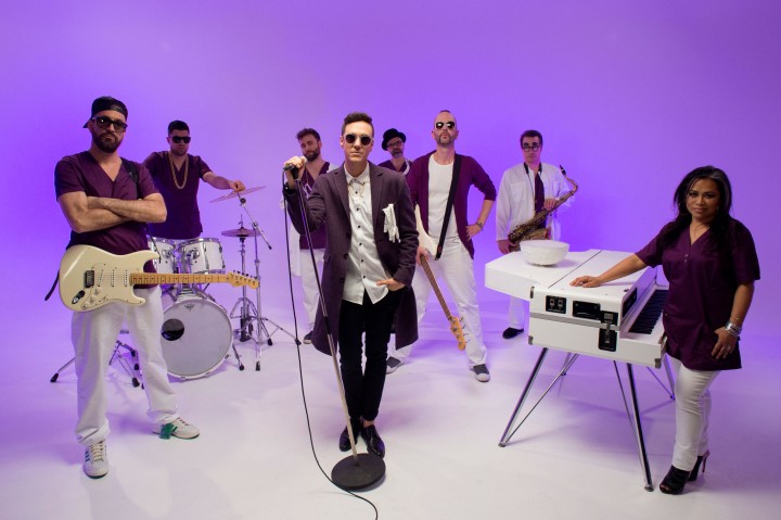 4C SEVEN Band purple creditPeterRauch WEEB